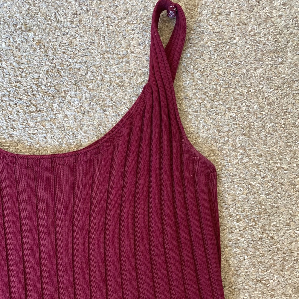 SHEIN — Semi-cropped burgandy tank top